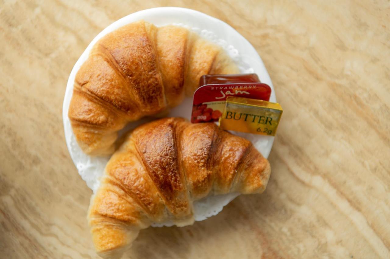 Hotel Anacapri à Falmouth Extérieur photo Croissants